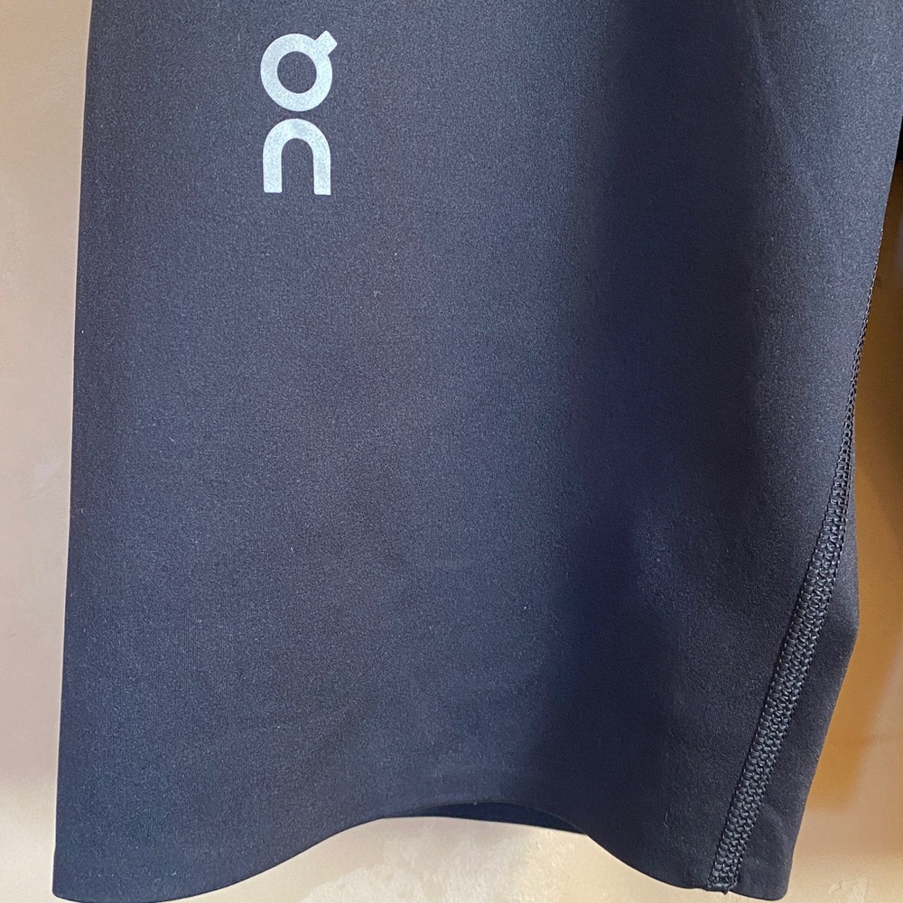 ON Train Tights 1/2 Black Size Small NWT - Picture 9 of 14